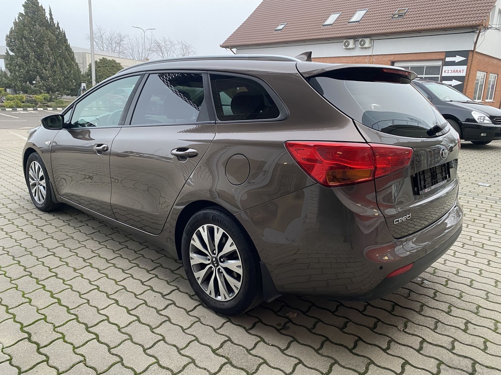 Kia Ceed SW 1,6 GDI Silver .Mo.-i, 1 Tulajdonos, Vezetett szervizkönyv.