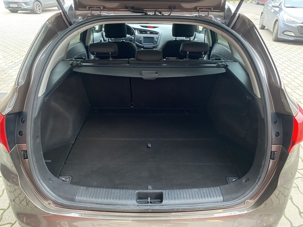 Kia Ceed SW 1,6 GDI Silver .Mo.-i, 1 Tulajdonos, Vezetett szervizkönyv.