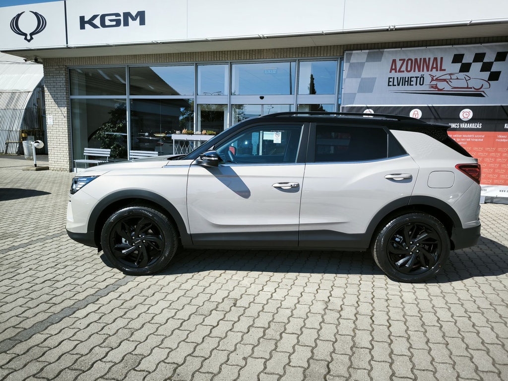 Ssangyong/KGM Korando 1.5 Turbo GDI Smart Plus AT Black Pack ACC világos szövettel - 4 évszakos gumival!