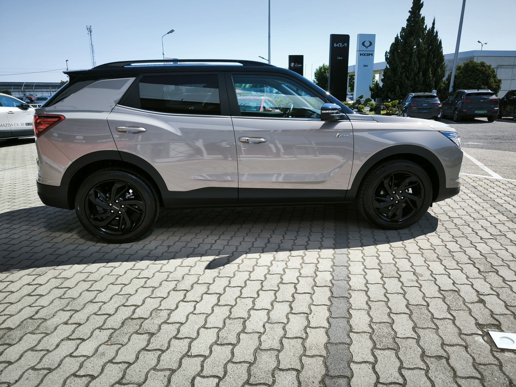 Ssangyong/KGM Korando 1.5 Turbo GDI Smart Plus AT Black Pack ACC világos szövettel - 4 évszakos gumival!