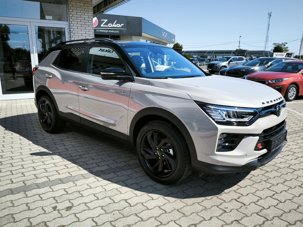 Ssangyong/KGM Korando 1.5 Turbo GDI Smart Plus AT Black Pack ACC világos szövettel - 4 évszakos gumival!