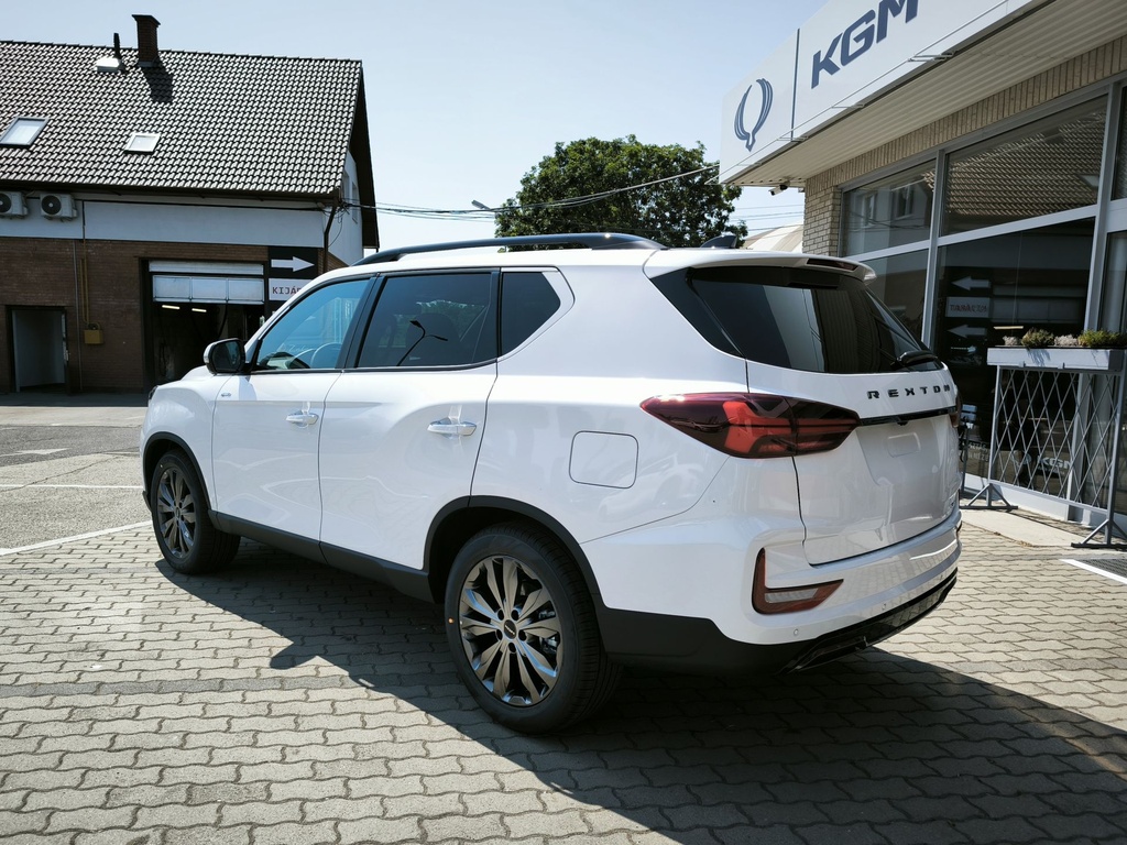 Ssangyong/KGM Rexton Black Edition + Napfénytető + 7 ülés