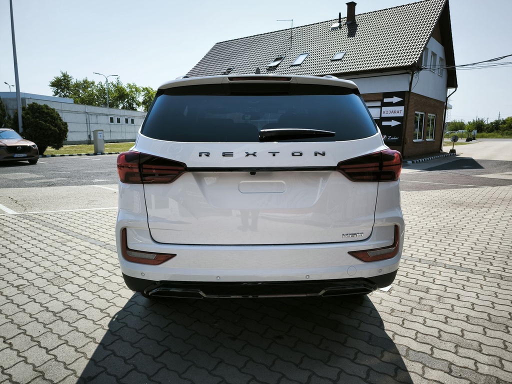 Ssangyong/KGM Rexton Black Edition + Napfénytető + 7 ülés