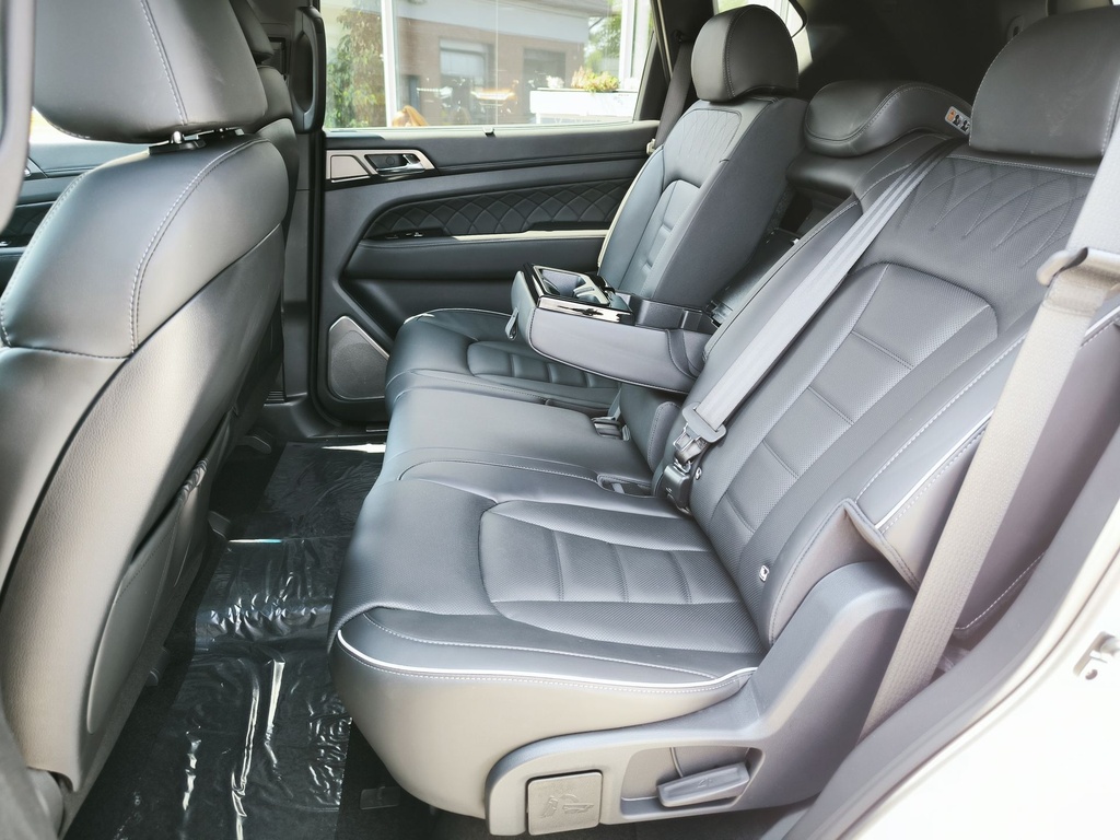 Ssangyong/KGM Rexton Black Edition + Napfénytető + 7 ülés