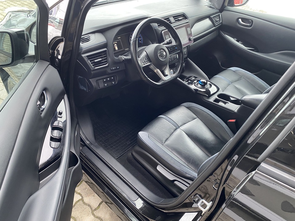 Nissan Leaf Tekna e+62kWh, Törésmentes, Gyári fényezés, 2db töltő, Vonóhorog kerékpárszállításra!