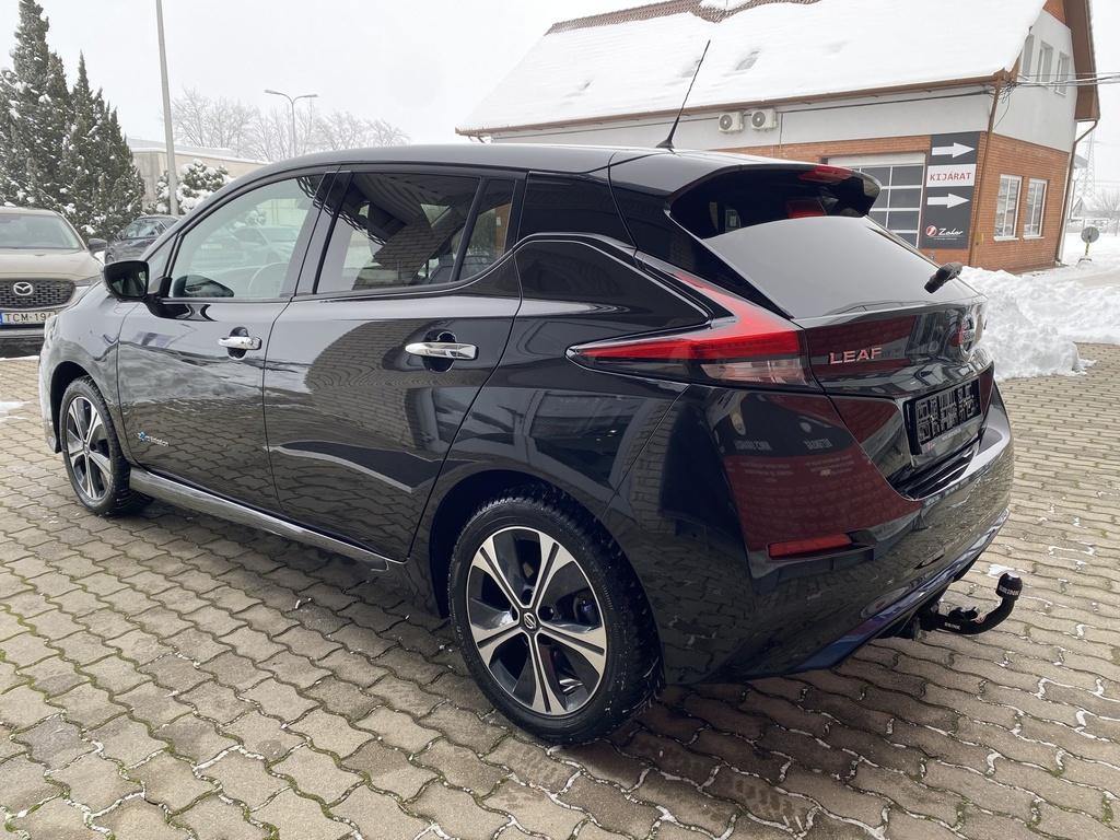 Nissan Leaf Tekna e+62kWh, Törésmentes, Gyári fényezés, 2db töltő, Vonóhorog kerékpárszállításra!