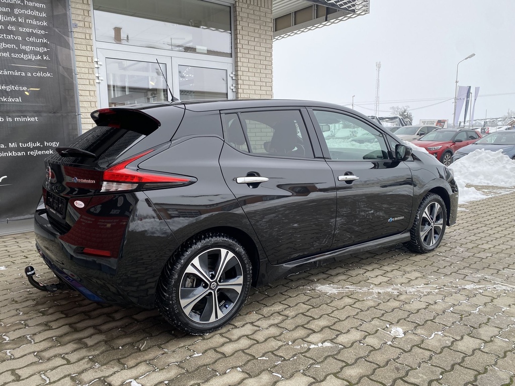 Nissan Leaf Tekna e+62kWh, Törésmentes, Gyári fényezés, 2db töltő, Vonóhorog kerékpárszállításra!