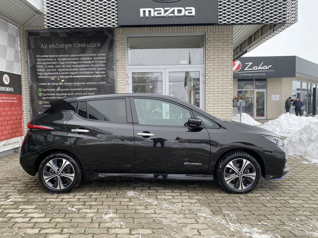 Nissan Leaf Tekna e+62kWh, Törésmentes, Gyári fényezés, 2db töltő, Vonóhorog kerékpárszállításra!