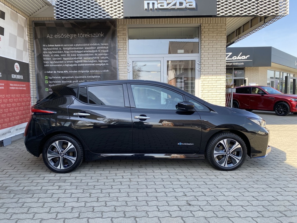 Nissan Leaf Tekna e+62kWh, Törésmentes, Gyári fényezés, 2db töltő, Vonóhorog kerékpárszállításra!