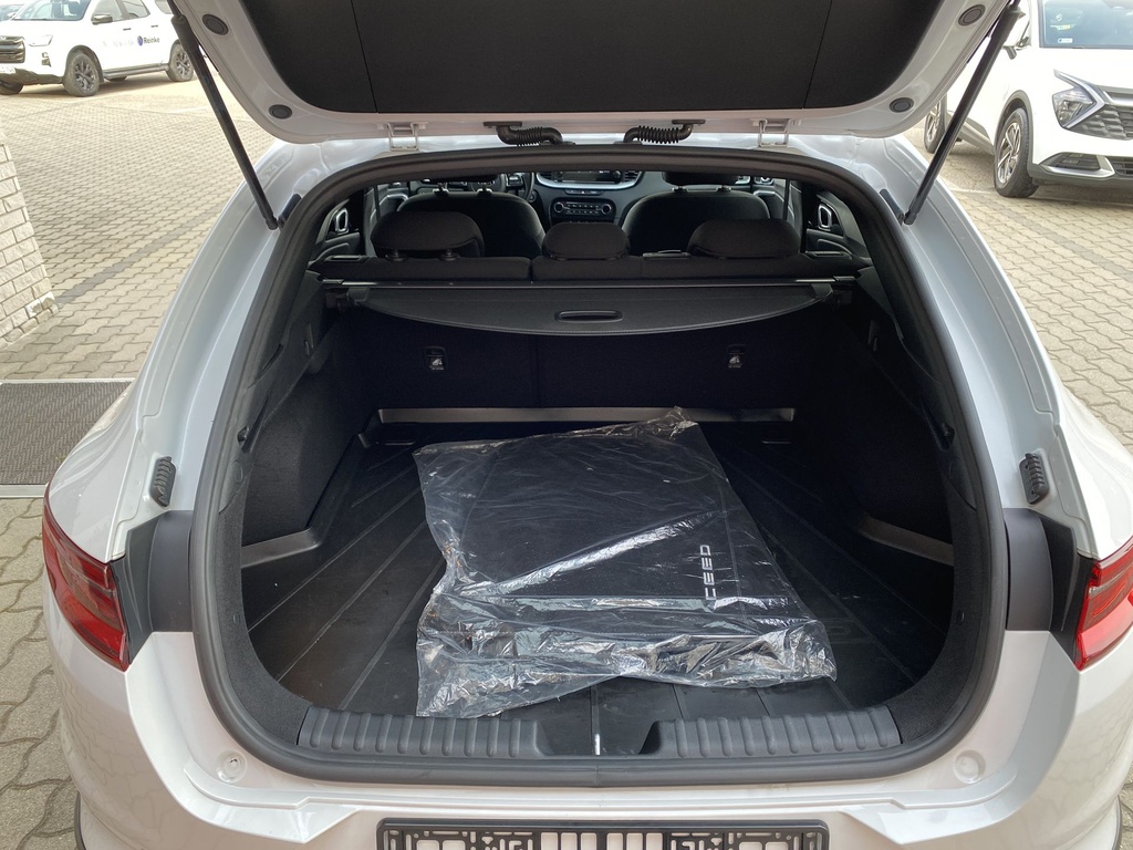 Kia Proceed GT Line PRO1.4 T-GDI, DCT, Mo.i, 1 Tulajdonos, Gyári garanciális,Gyári fényezés,  Vezetett szervizkönyv,  Téli-Nyári gumik.