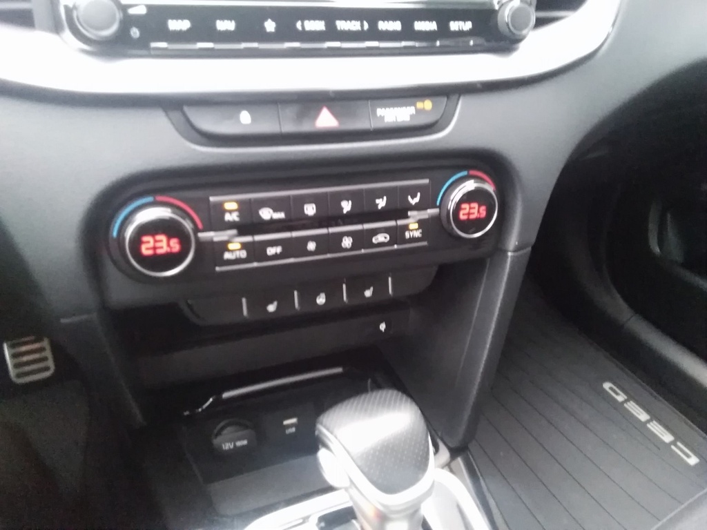 KIA PROCEED 2025 ULTIMATE EDITION PLUS + ADA CSOMAG + NAPTETŐ + AUTOMATA