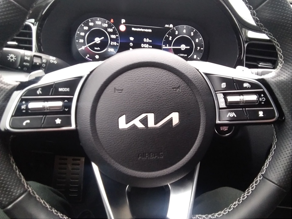 KIA PROCEED 2025 ULTIMATE EDITION PLUS + ADA CSOMAG + NAPTETŐ + AUTOMATA