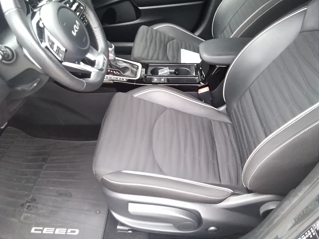 KIA PROCEED 2025 ULTIMATE EDITION PLUS + ADA CSOMAG + NAPTETŐ + AUTOMATA