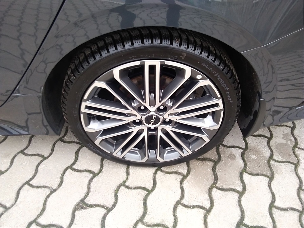 KIA PROCEED 2025 ULTIMATE EDITION PLUS + ADA CSOMAG + NAPTETŐ + AUTOMATA