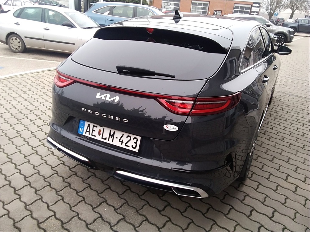KIA PROCEED 2025 ULTIMATE EDITION PLUS + ADA CSOMAG + NAPTETŐ + AUTOMATA