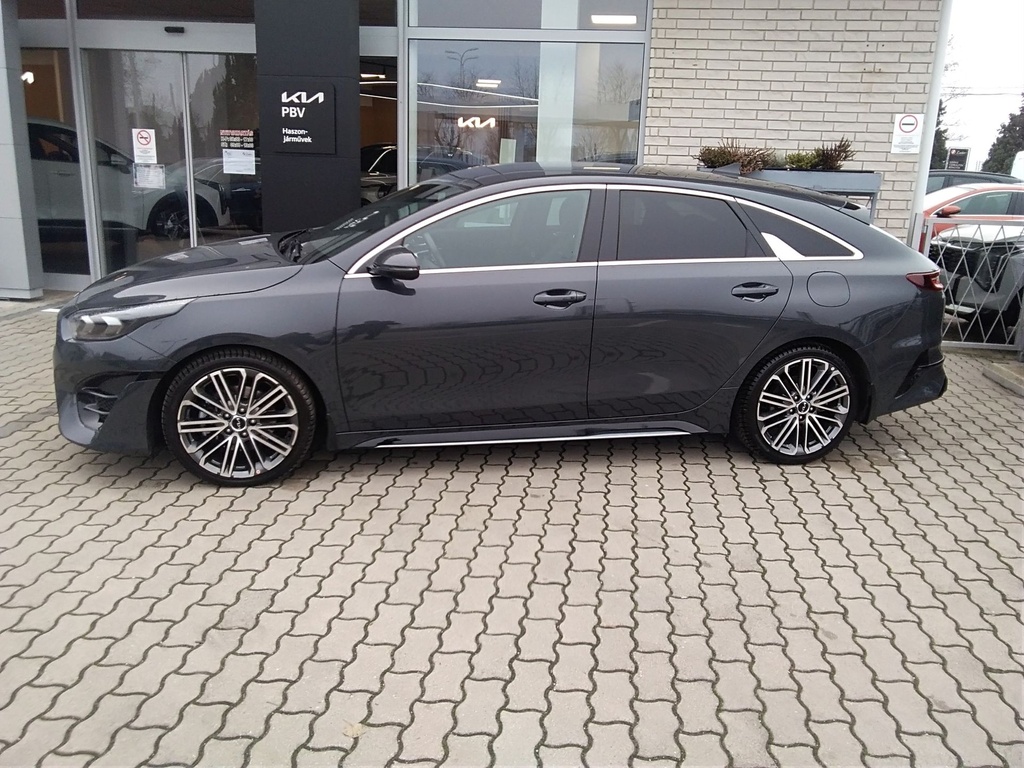 KIA PROCEED 2025 ULTIMATE EDITION PLUS + ADA CSOMAG + NAPTETŐ + AUTOMATA