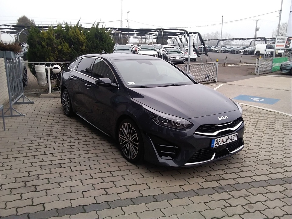 KIA PROCEED 2025 ULTIMATE EDITION PLUS + ADA CSOMAG + NAPTETŐ + AUTOMATA