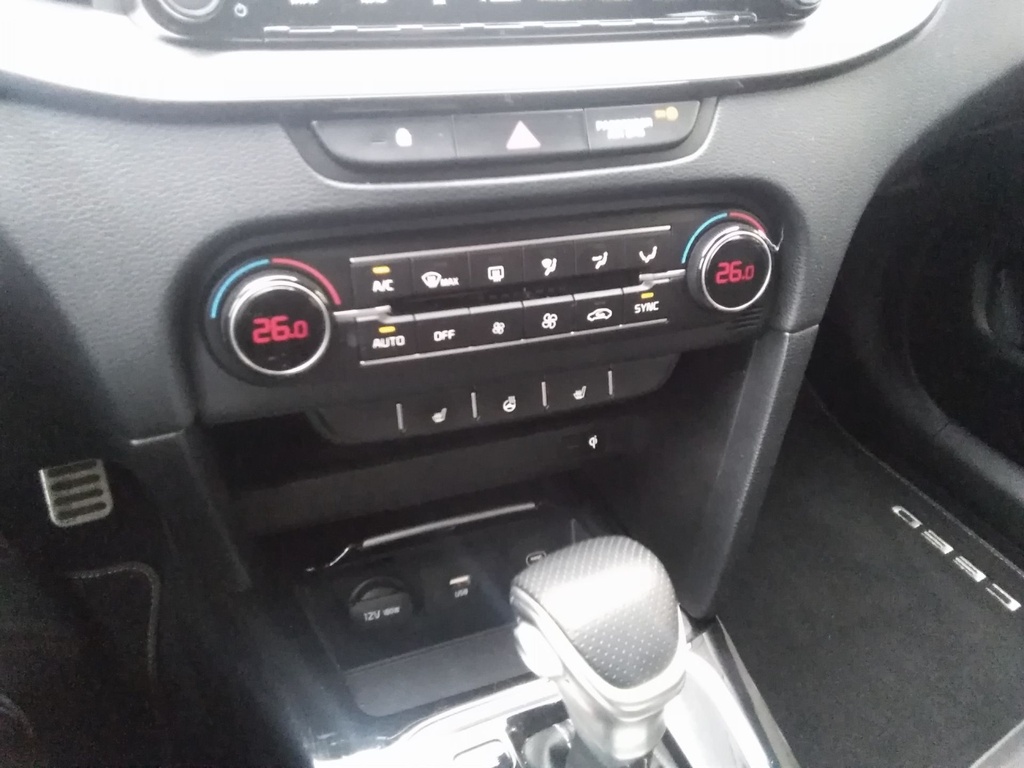 KIA PROCEED 2024 ULTIMATE EDITION PLUS + ADA CSOMAG + NAPTETŐ + AUTOMATA