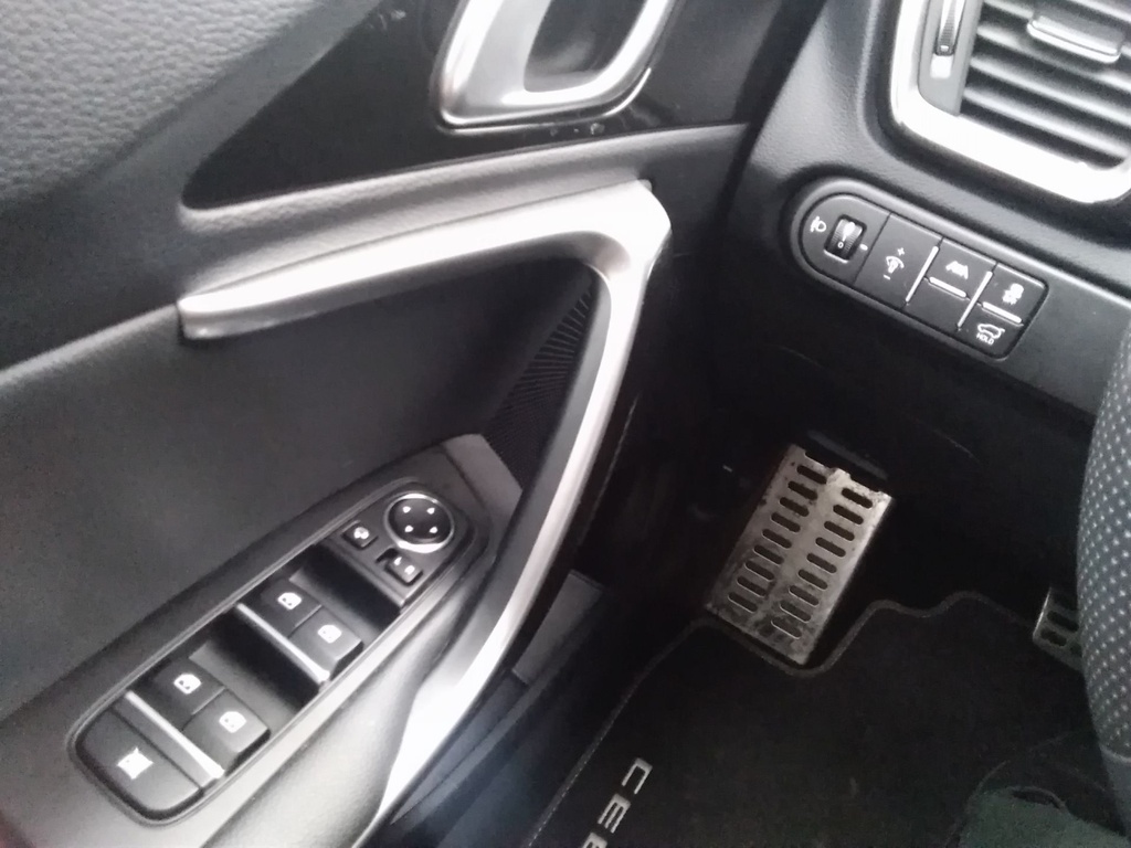 KIA PROCEED 2024 ULTIMATE EDITION PLUS + ADA CSOMAG + NAPTETŐ + AUTOMATA