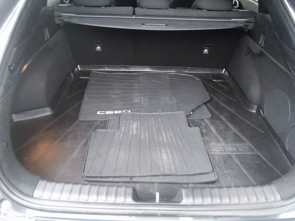 KIA PROCEED 2024 ULTIMATE EDITION PLUS + ADA CSOMAG + NAPTETŐ + AUTOMATA