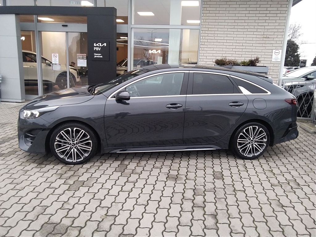 KIA PROCEED 2024 ULTIMATE EDITION PLUS + ADA CSOMAG + NAPTETŐ + AUTOMATA