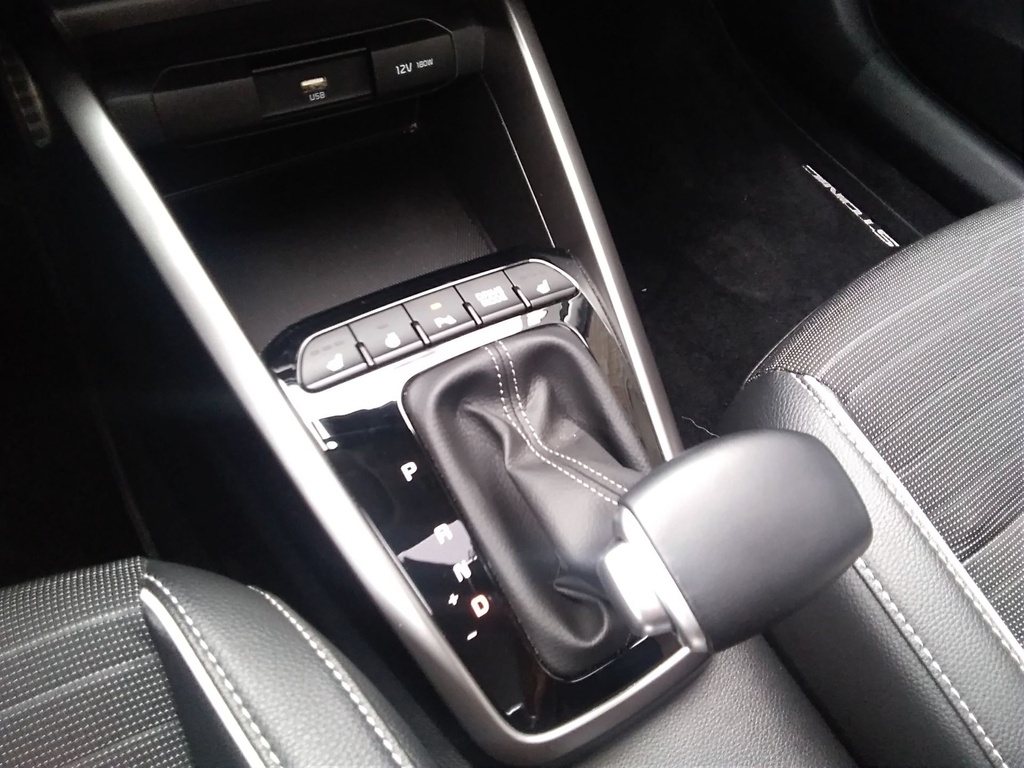 KIA STONIC X-PLATINUM 100 DPI