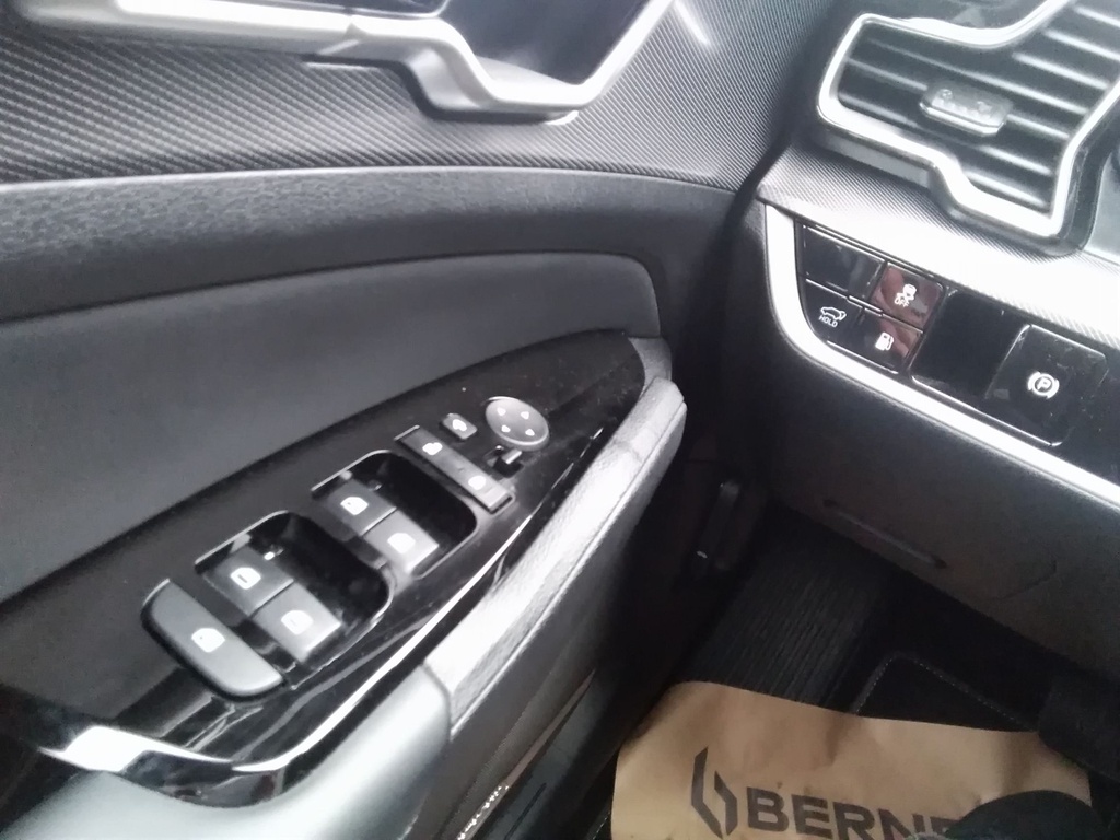 KIA SPORTAGE 2024 PHEV PLATINUM + EXCLUSIVE CSOMAG + DWP CSOMAG + NAPTETŐ + AUTOMATA