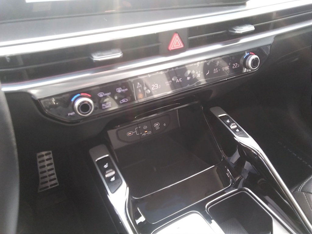 KIA SORENTO PHEV 2024 KRYPTONITE + BÖR + NAPTETŐ + DIGITAL CSOMAG + RELAX CSOMAG