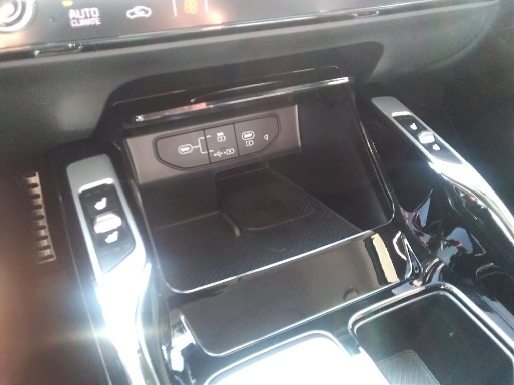 KIA SORENTO HEV 2024 KRYPTONITE + NAPPABÖR + RELAX CSOMAG + NAPTETŐ