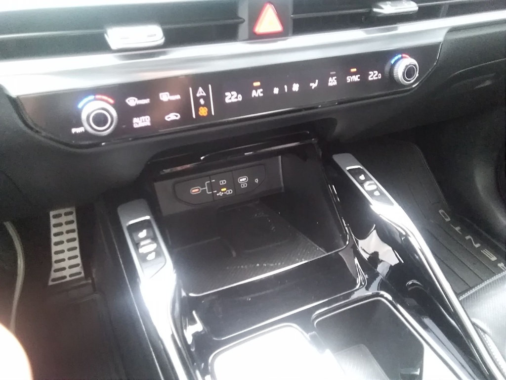 KIA SORENTO 2024 KRYPTONITE + NAPTETŐ + DIGITAL + RELAX CSOMAG + BŐR + 4*4