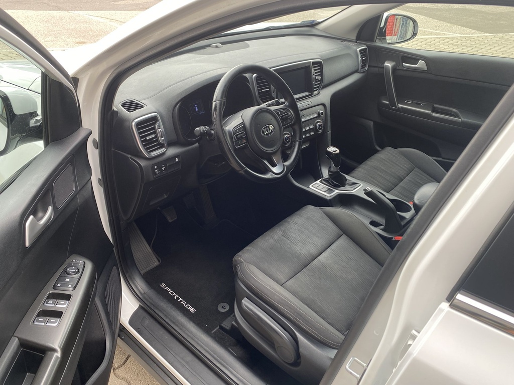 Kia Sportage 1.6 GDI Winter Edition, Mo.-i, 2027.04.-ig Garanciális, Vezetett szervizkönyv, Gyári fényezés.    
