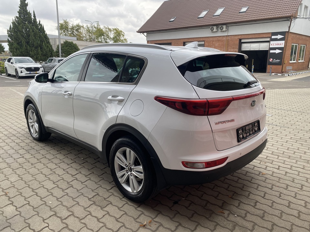 Kia Sportage 1.6 GDI Winter Edition, Mo.-i, 2027.04.-ig Garanciális, Vezetett szervizkönyv, Gyári fényezés.    