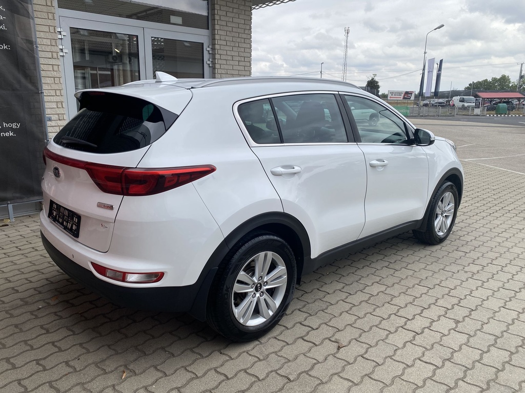 Kia Sportage 1.6 GDI Winter Edition, Mo.-i, 2027.04.-ig Garanciális, Vezetett szervizkönyv, Gyári fényezés.    