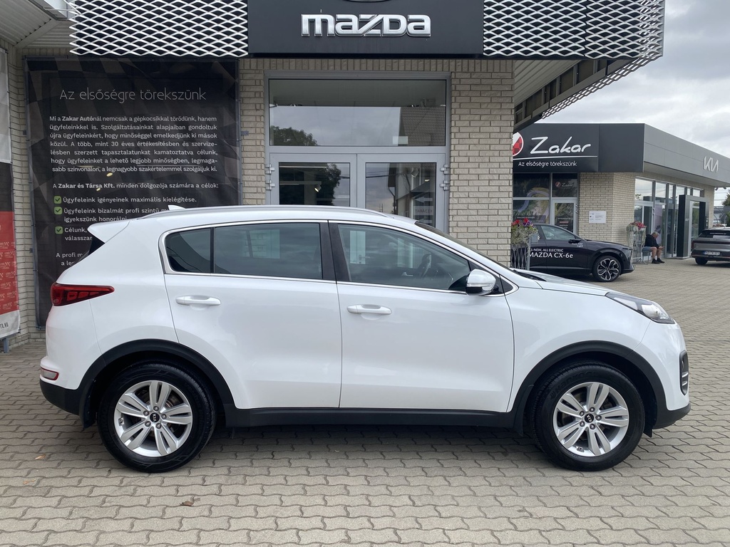Kia Sportage 1.6 GDI Winter Edition, Mo.-i, 2027.04.-ig Garanciális, Vezetett szervizkönyv, Gyári fényezés.    