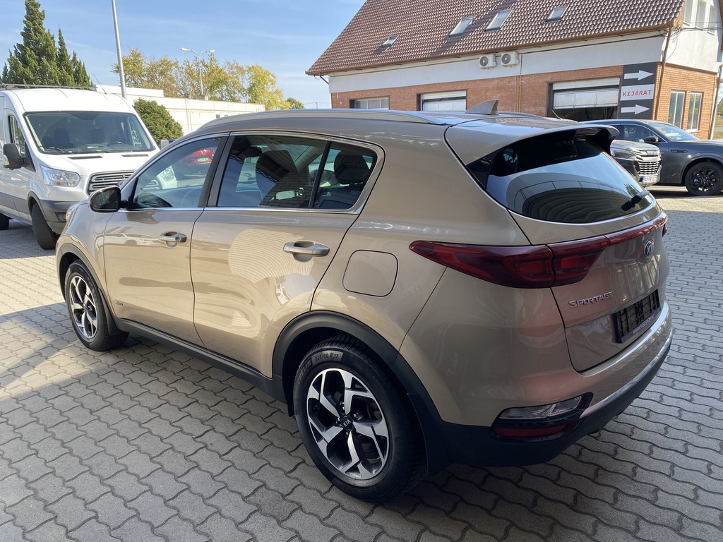Kia Sportage 1.6 T-GDI Silver 4WD A/T, Mo.-i, 2 tulajdonos, Gyári fényezés, Vezetett szervizkönyv.     