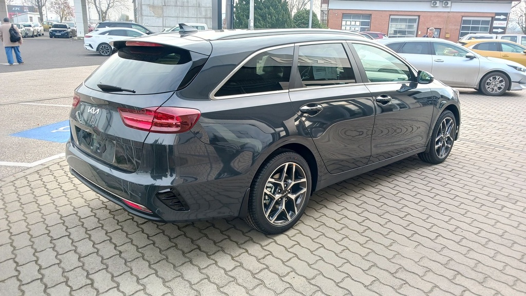 KIA CEED SW 2025 PLATINUM ADA CPB 140T AT