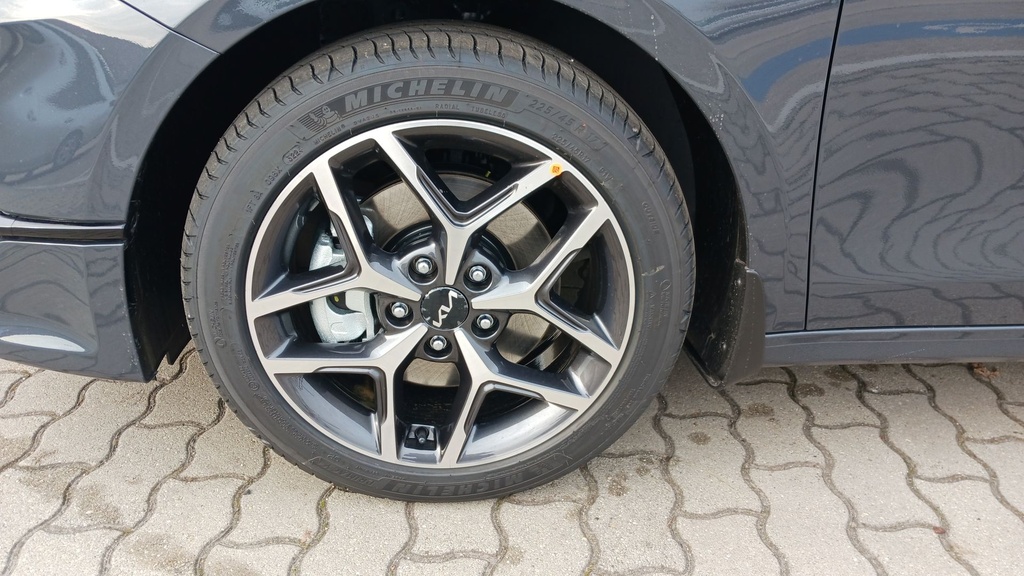 KIA CEED SW 2025 PLATINUM ADA CPB 140T AT