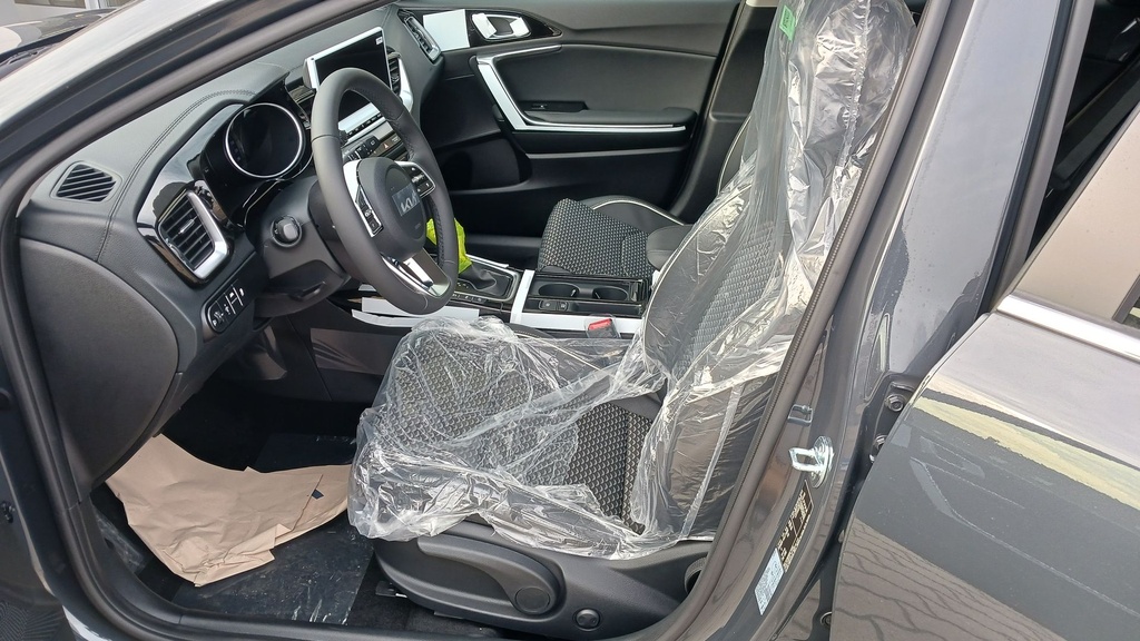 KIA CEED SW 2025 PLATINUM ADA CPB 140T AT