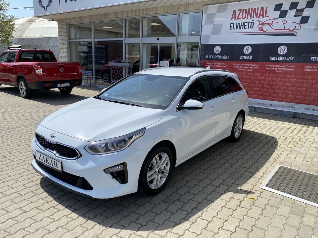 Kia Ceed SW 1,4 Platinum, Gyári garanciális, Gyári fényezés, téli-nyári gumik!