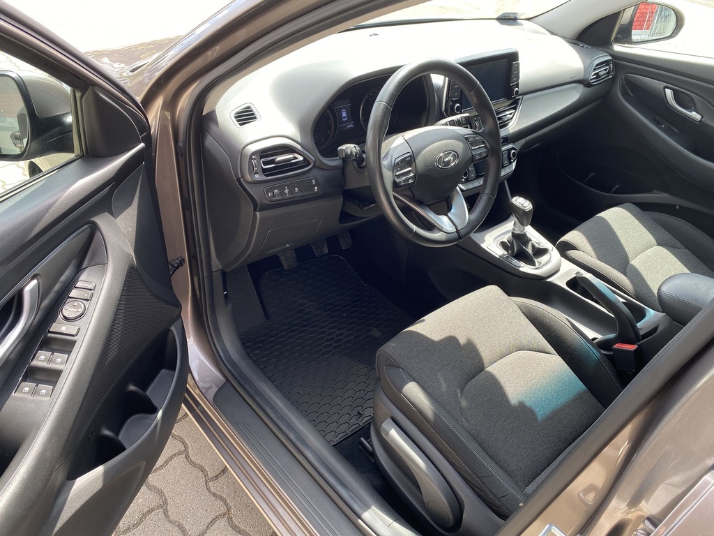 Hyundai I30 1,5 DPi Comfort, Mo.-i, 1 Tulajdonos, Gyári fényezés, Gyári garanciális, Téli-nyári gumik felnin.