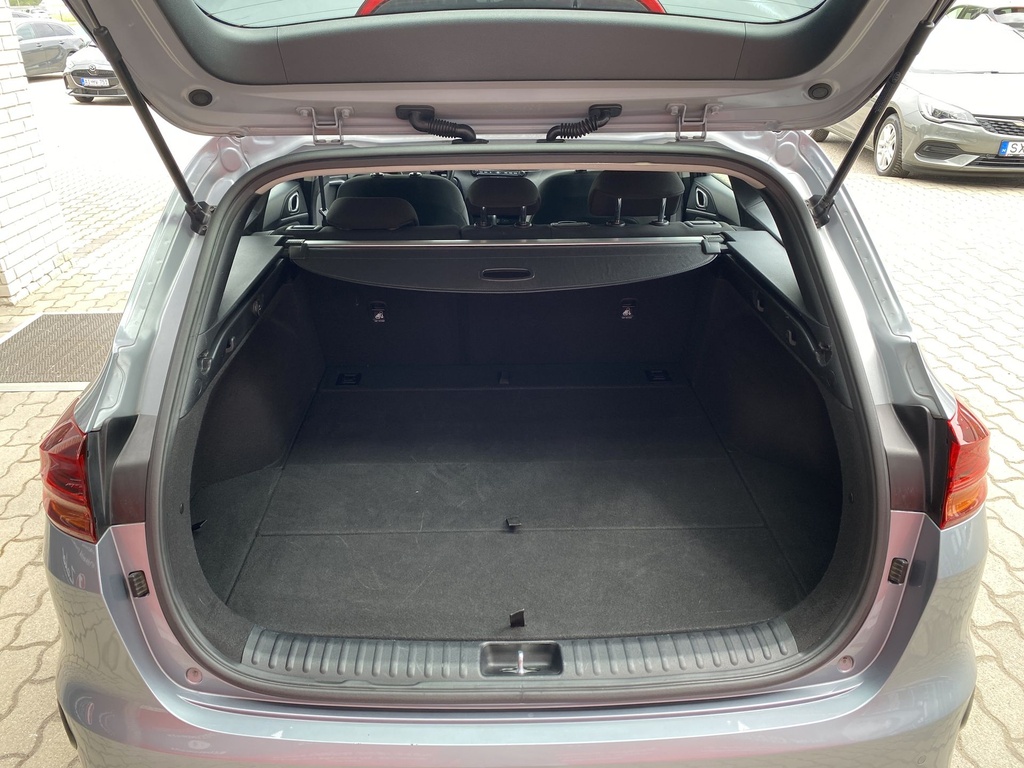 Kia Ceed SW 1,4 T-GDI Silver + Tolató, Gyári garanciális, téli-nyári gumik felnin! 