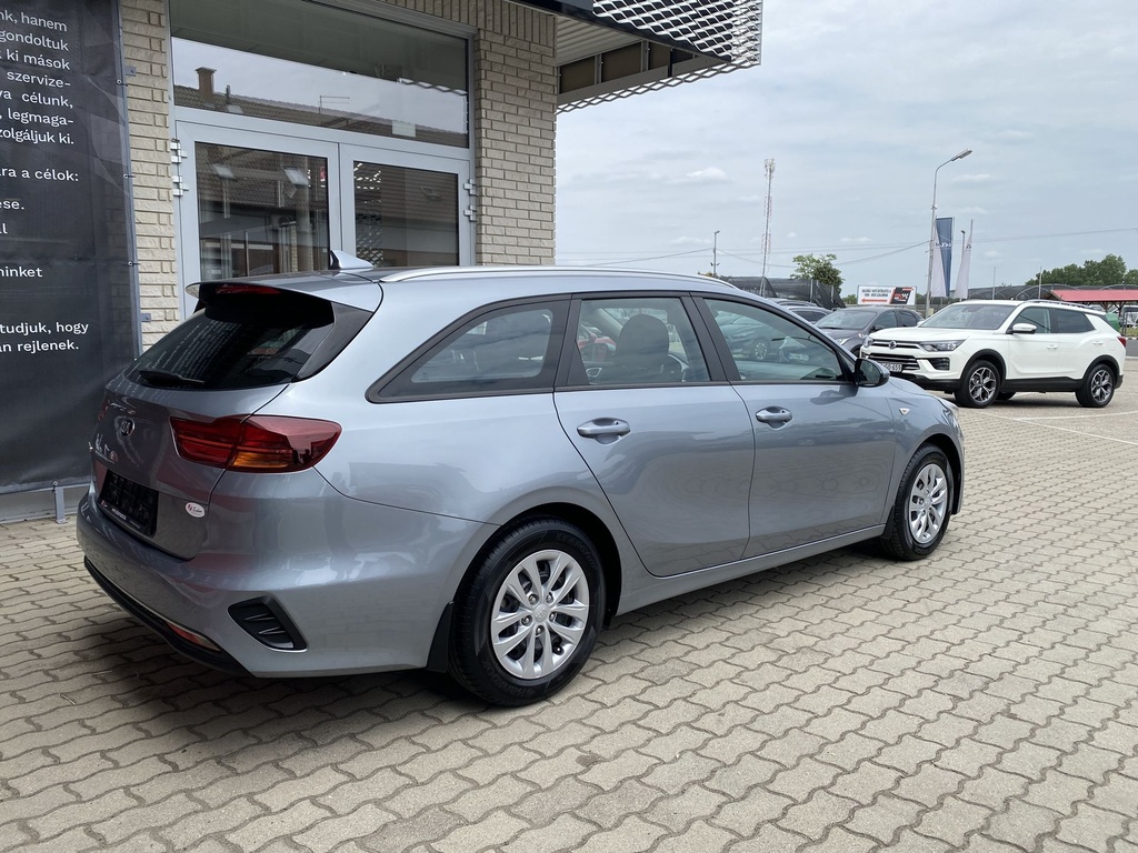 Kia Ceed SW 1,4 T-GDI Silver + Tolató, Gyári garanciális, téli-nyári gumik felnin! 
