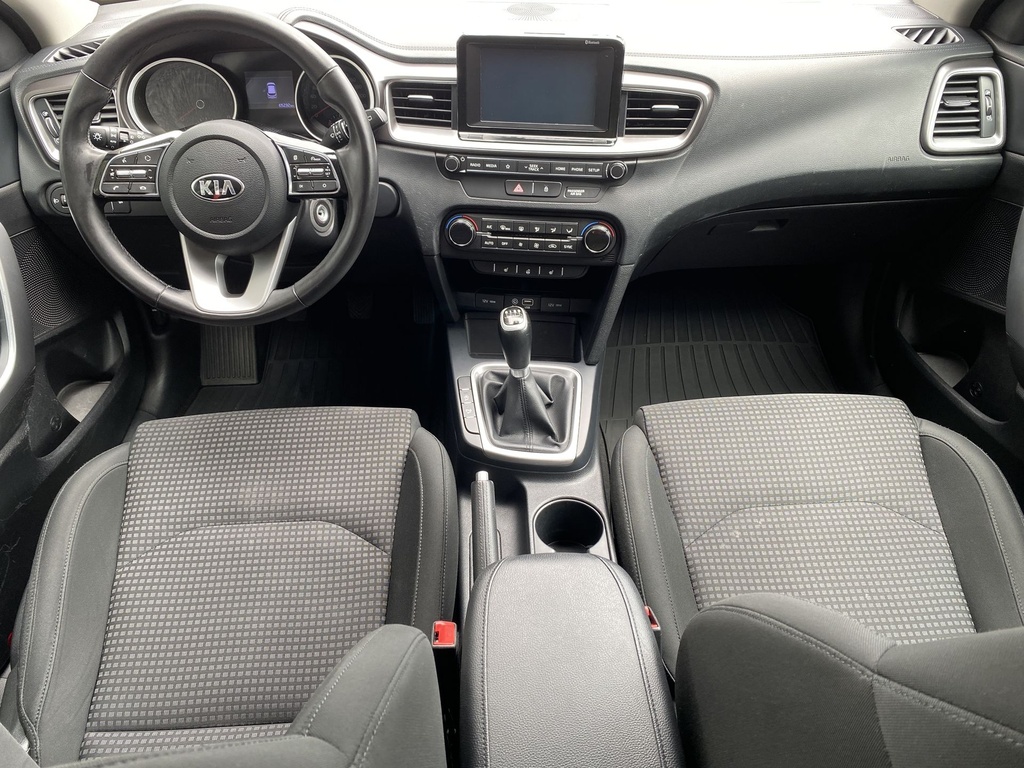 Kia Ceed SW 1,4 T-GDI Silver + Tolató, Gyári garanciális, téli-nyári gumik felnin! 