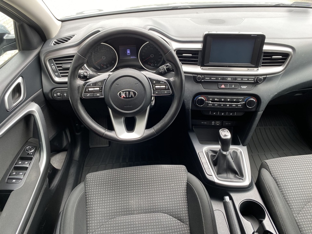Kia Ceed SW 1,4 T-GDI Silver + Tolató, Gyári garanciális, téli-nyári gumik felnin! 