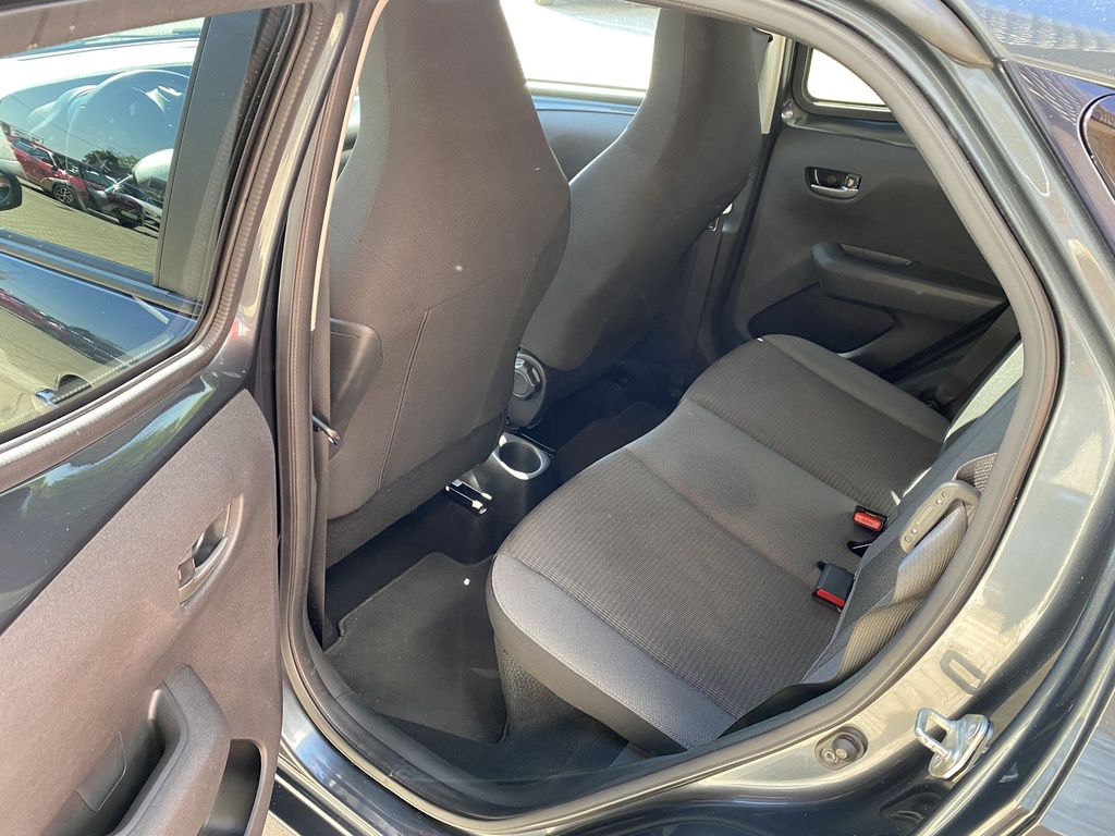 Toyota Aygo 1.0 X-Play + Style+ Connectivity. Mo.-i, 1 Tulajdonos, Gyári fényezés, Végig szervizelt, Téli- Nyári gimik felnin.