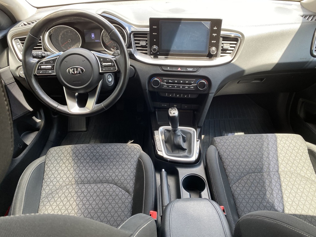 Kia Ceed SW 1,5 T-GDI Gold, Gyári garanciális, Gyári fényezés, Frissen szervizelt!