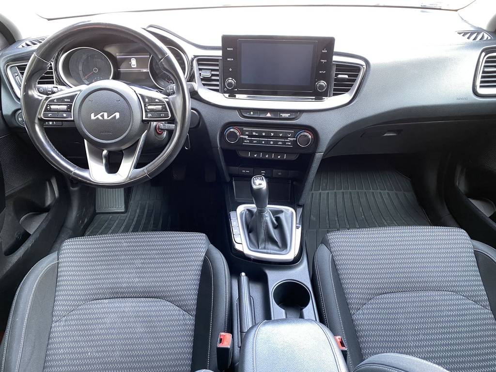 Kia Ceed SW 1,5 T-GDI Gold, Mo.-i, 1 Tulajdonos, Vezetett szervizkönyv.