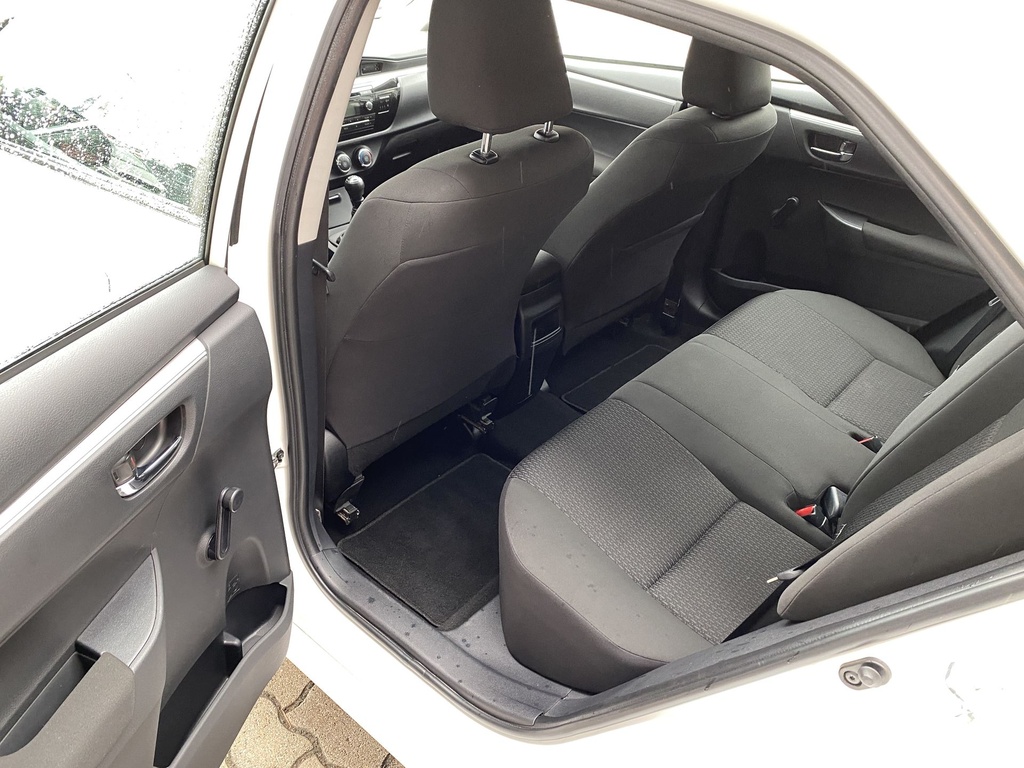 Toyota Corolla Sedan 1.33 Live, Mo.-i, 2. Tulajdonos, Vezetett szervizkönyv, Gyári fényezés, Téli-Nyári gumik!