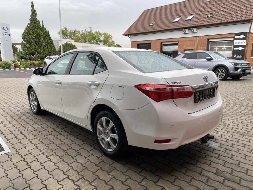 Toyota Corolla Sedan 1.33 Live, Mo.-i, 2. Tulajdonos, Vezetett szervizkönyv, Gyári fényezés, Téli-Nyári gumik!