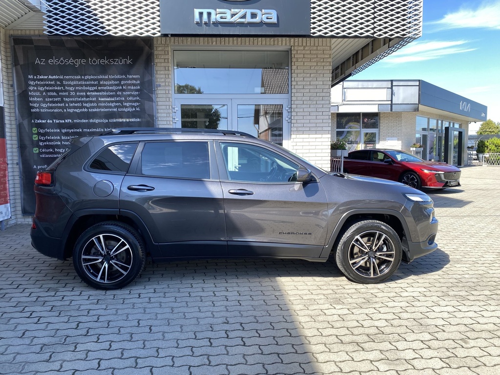 Jeep Cherokee 2.2MJD Limited Active Drive II. AWD AT. Vezetett szervizkönyv, 1 Év garancia ajándékba!